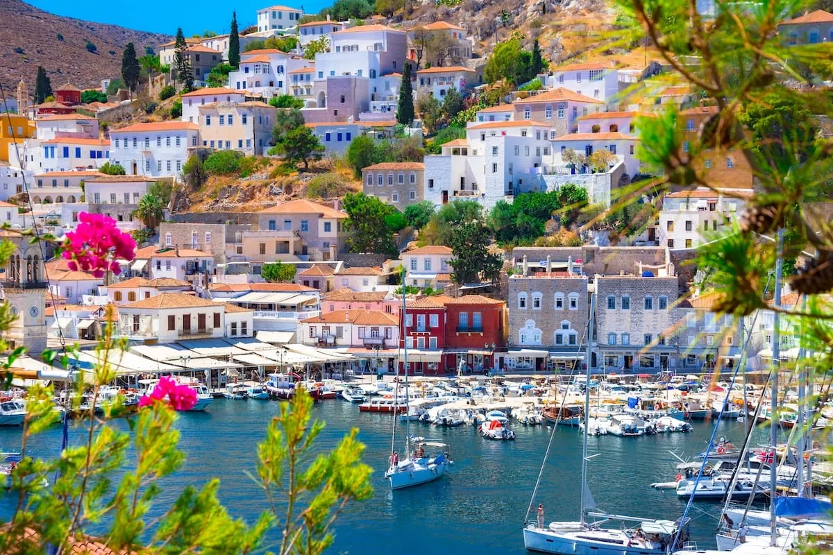 Hydra harbour